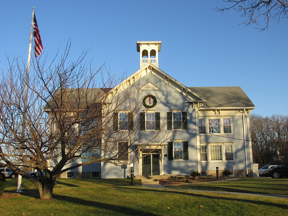 Acushnet Center